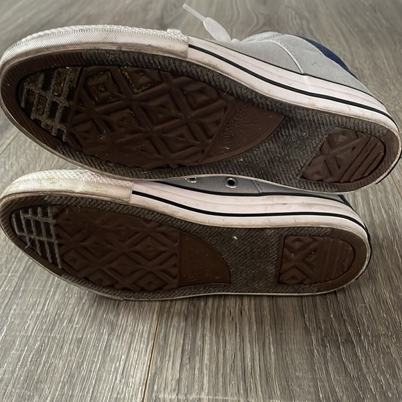 Converse Youth Sneakers Size 2 - Picture 7 of 8